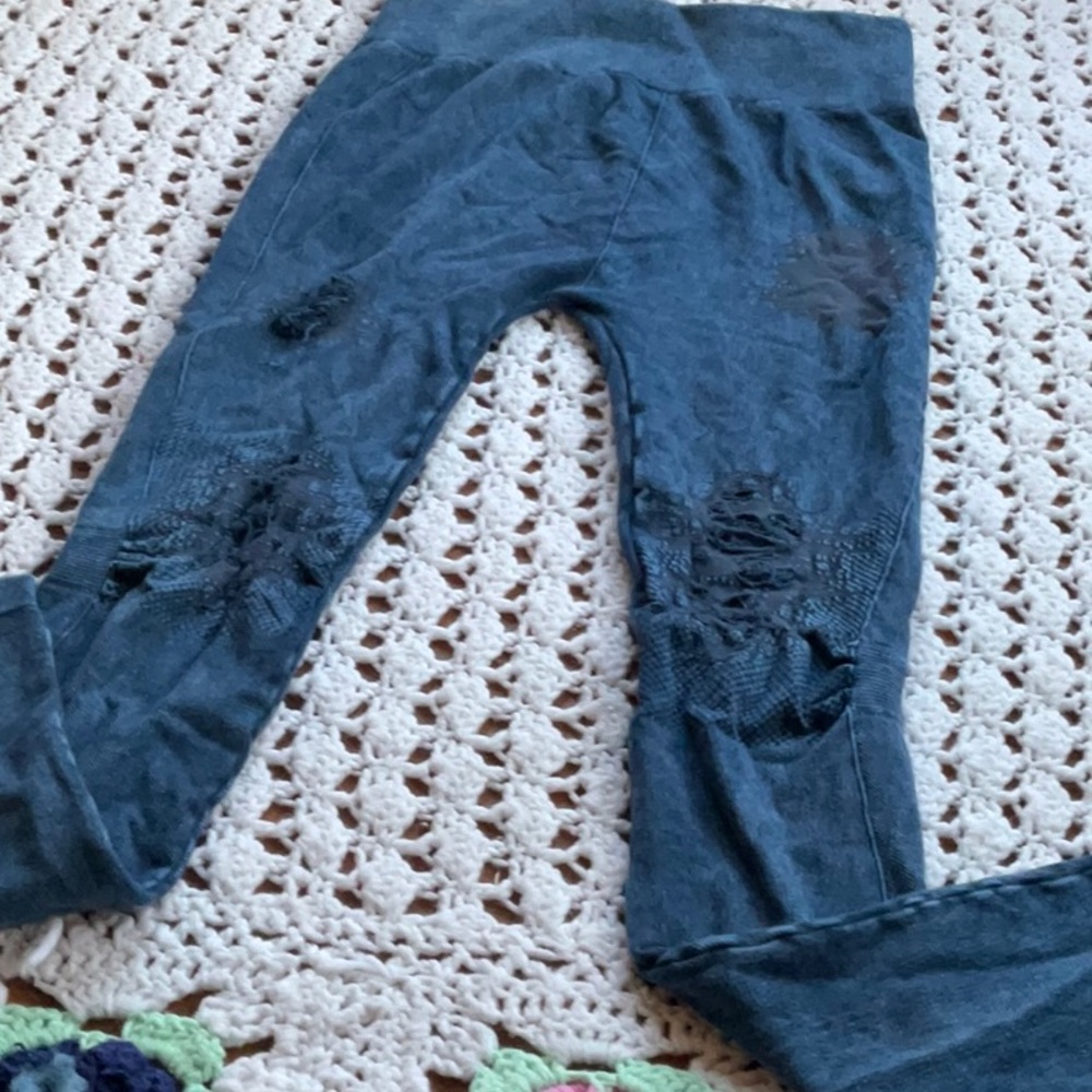 Euc niki biki distressed leggings